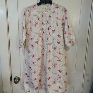NWT BEAUTIFUL DESIGNER GIRL'S NIGHTGOWN, SIZE 10-12